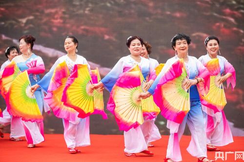 520愛在花海 唱支山歌給黨聽——貴州畢節(jié)文藝匯演點亮紅色情懷